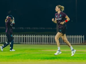 Lauren Bell Height in Feet