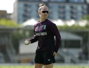 Linsey Smith Cricket Height